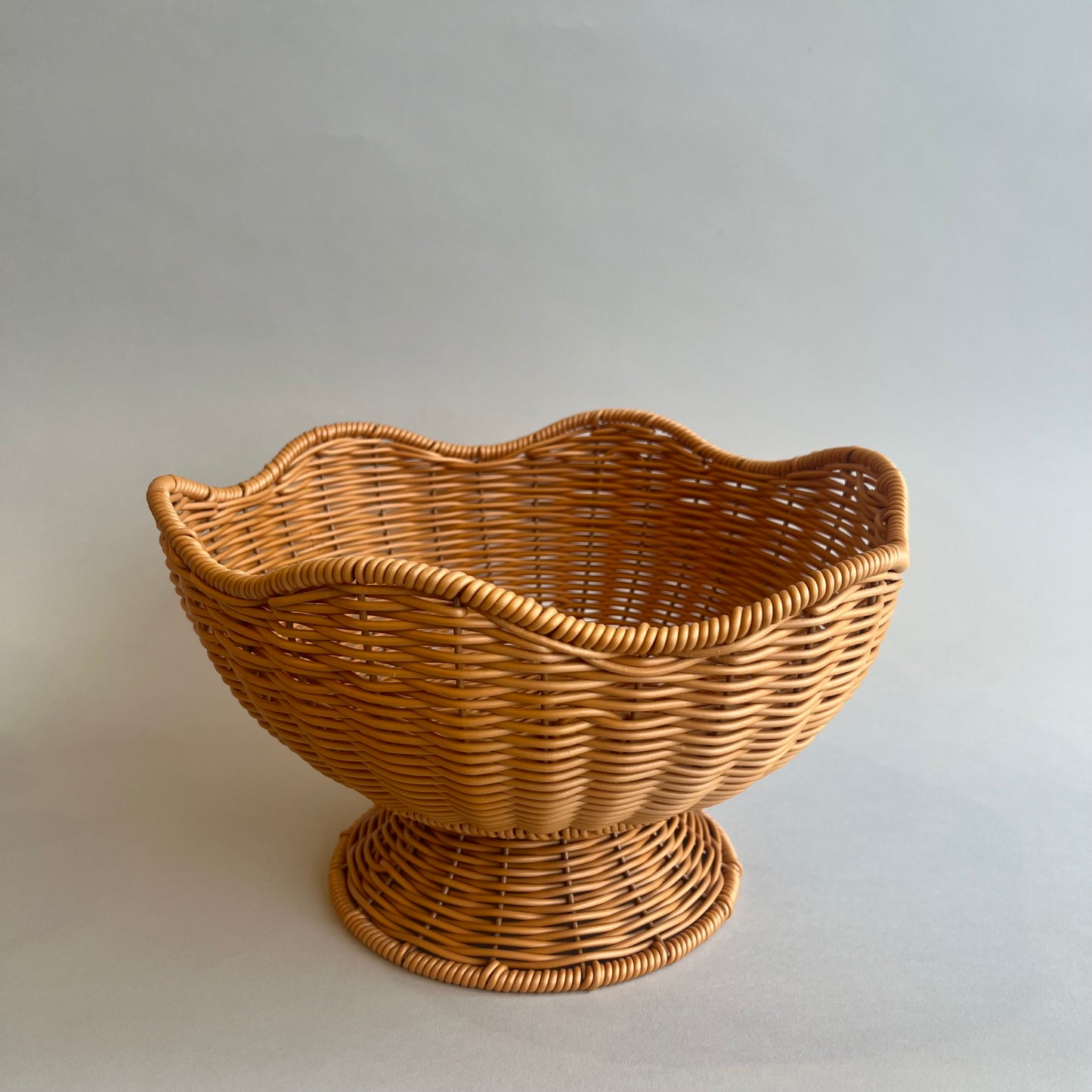 Pedestal basket large